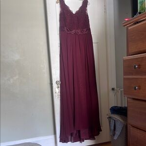 Elegant Burgundy Lace Evening Gown
